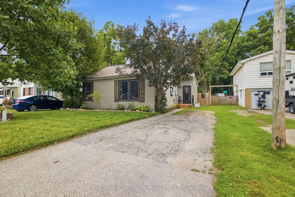 674 Hayball Street, Woodstock