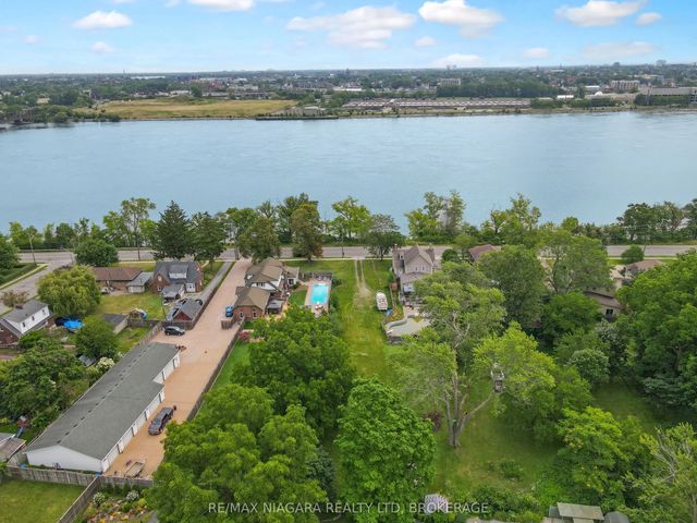 Niagara Boulevard, Fort Erie