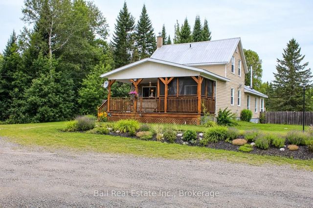 19573 Highway #118 Highway E, Highlands East