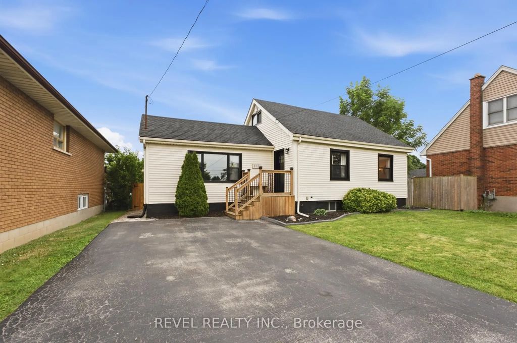 481 Upper Gage Avenue, Hamilton