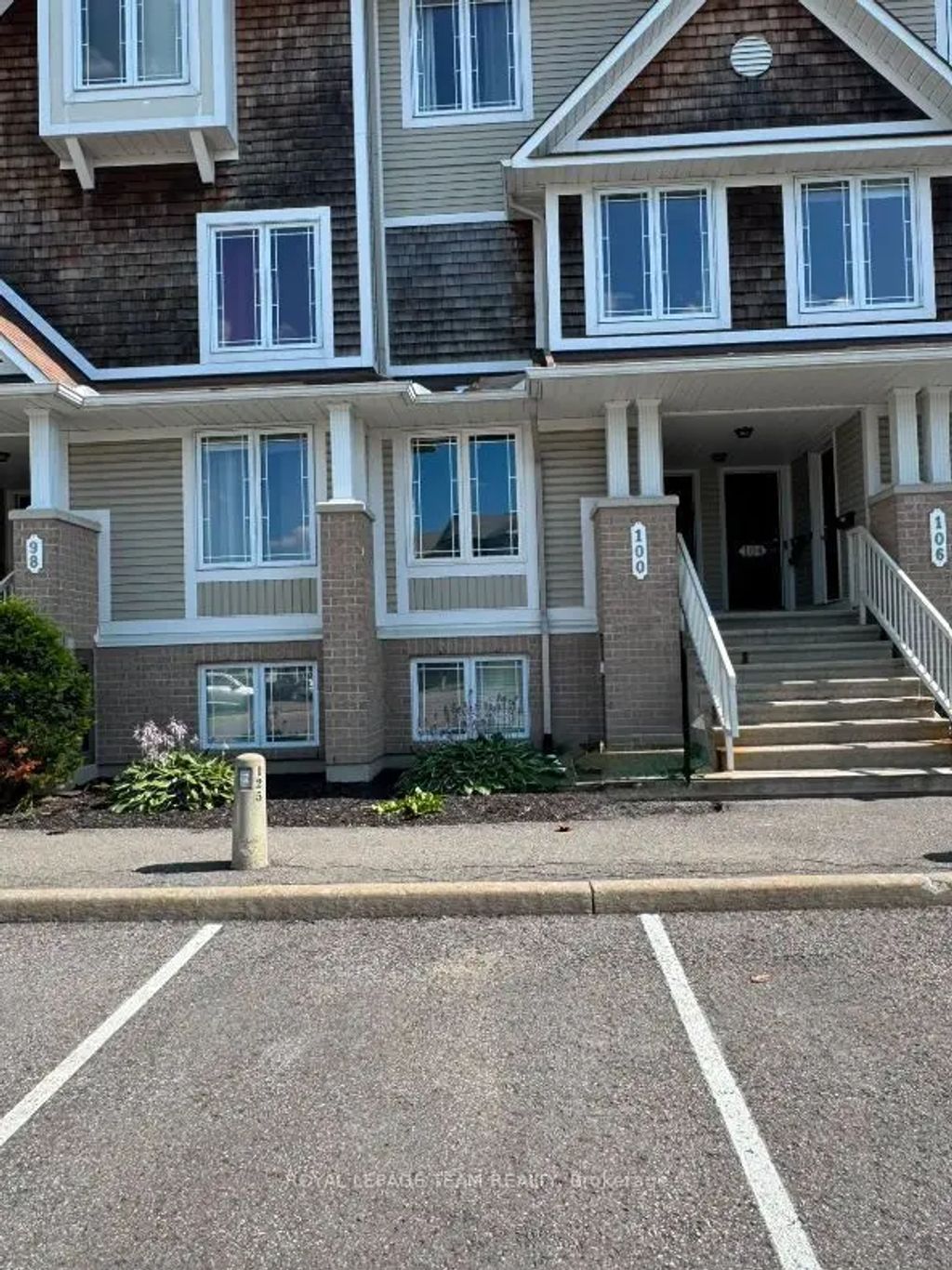 100 Brentmore Private, Orleans - Cumberland and Area