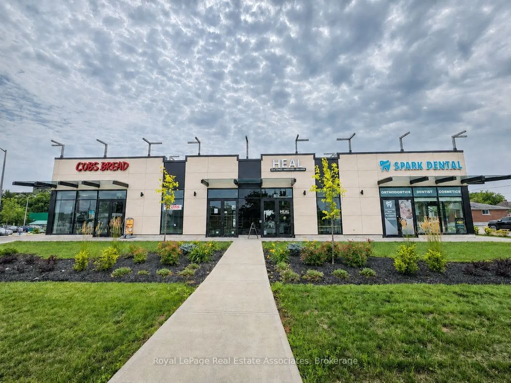 860 Dundas Street 3, Woodstock