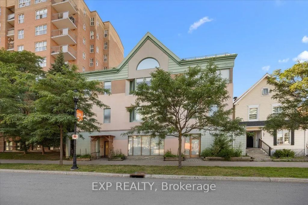 945 Wellington Street, West Centre Town