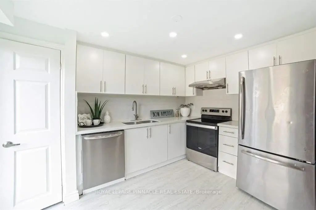 733 Parkview Crescent, Cambridge