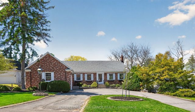 209 Fairway Hill Crescent, Kingston