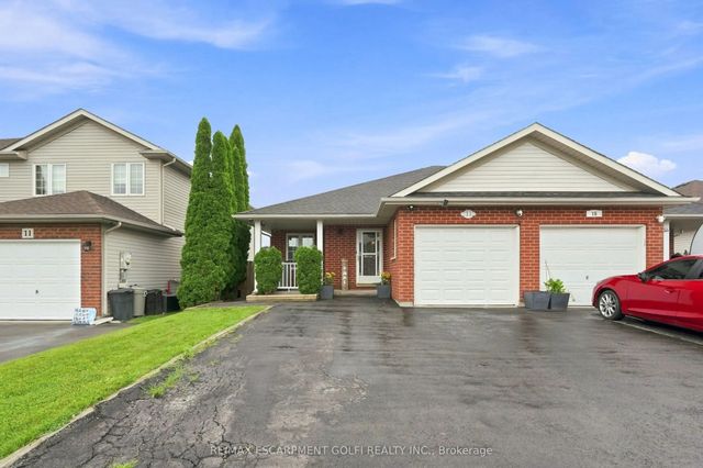 13 Golden Acres Drive, West Lincoln