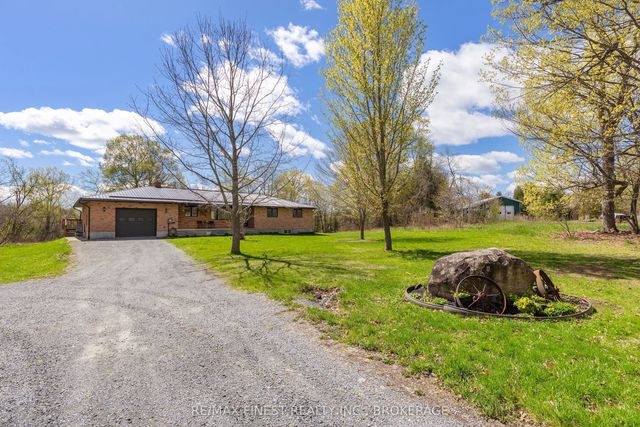 4834 Battersea Road, Frontenac