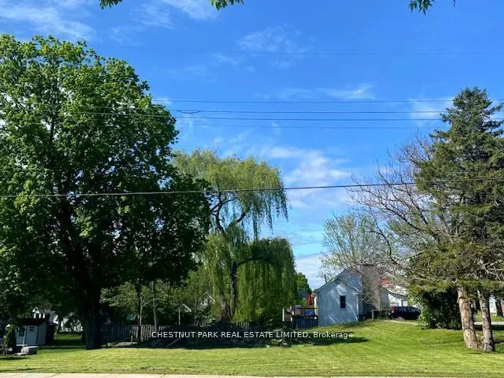 107 Union Street, Prince Edward County