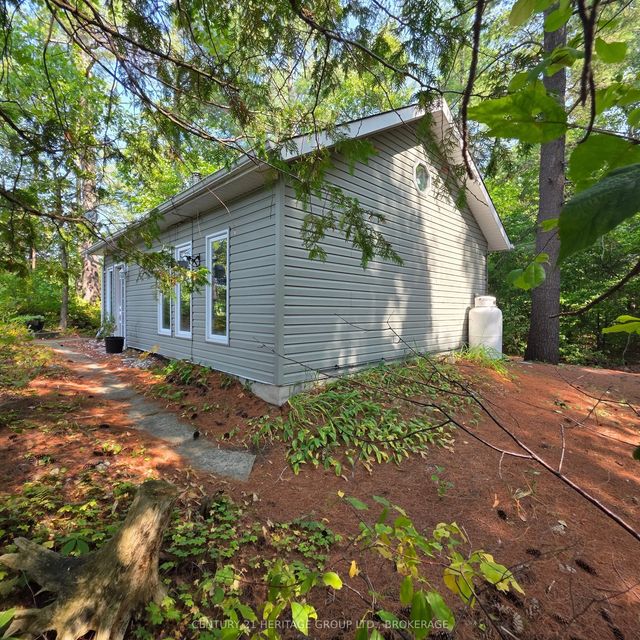 1036a Twin Lake Lane, Frontenac