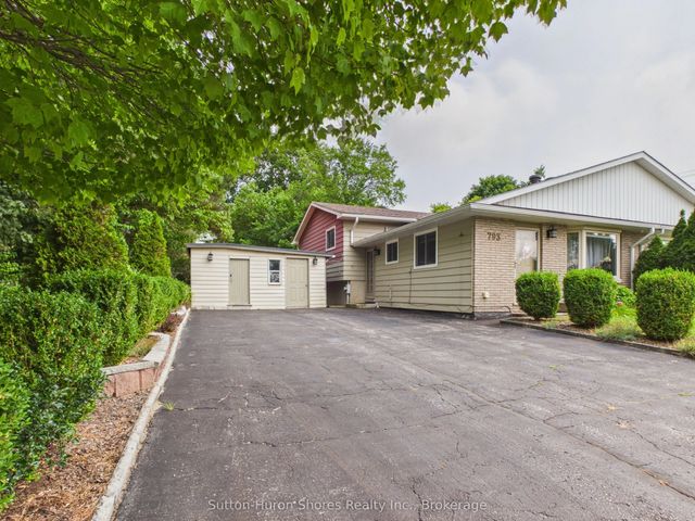 793 Ruby Street, Saugeen Shores