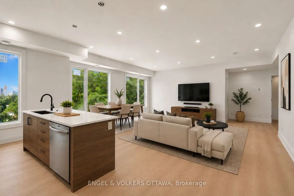 655 Donat Street N 10, Vanier and Kingsview Park