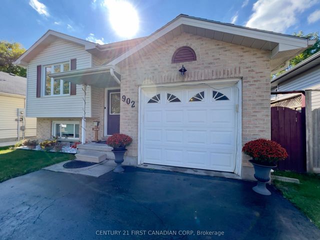 902 Railton Avenue, London East