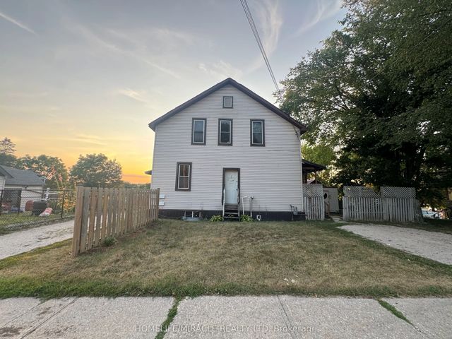 1650 3rd Avenue E, Owen Sound