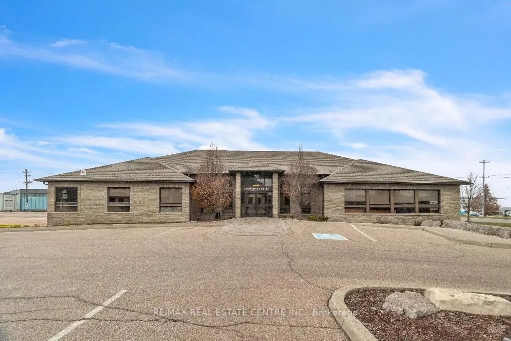 735 Bridge Street W, Waterloo