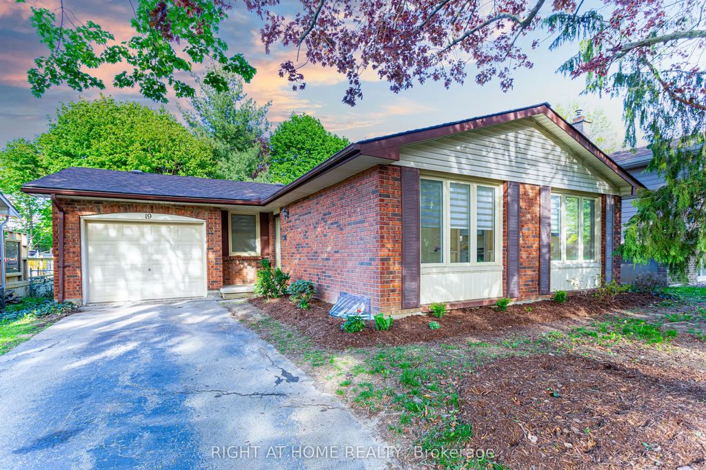 19 Windingway Crescent Lower, London North