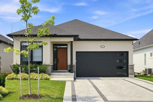 25 Sunrise Court, Fort Erie