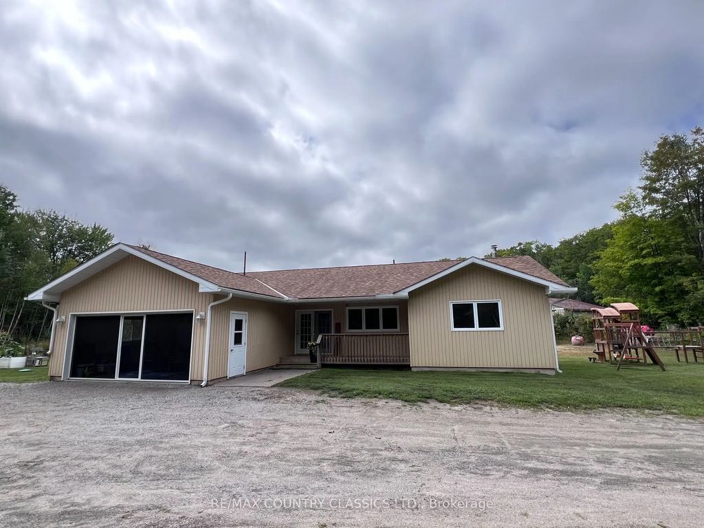 3952 Loop Road, Highlands East