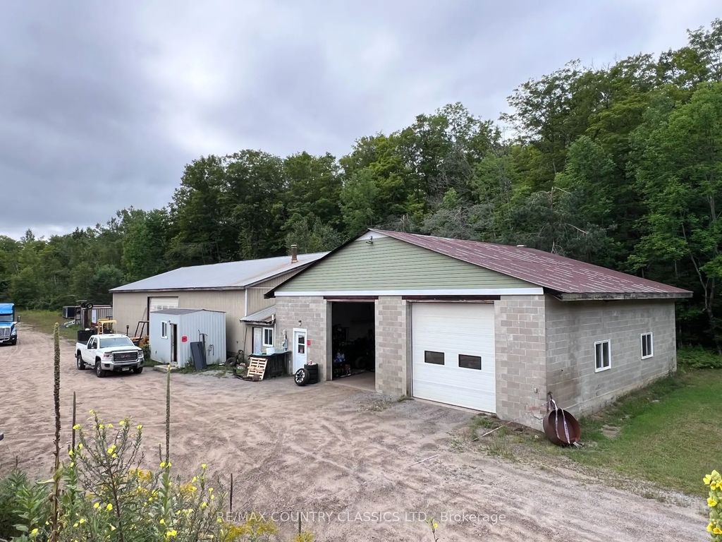 3952 Loop Road, Highlands East