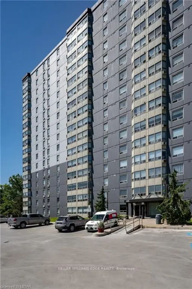Photo of Listing #X13688044