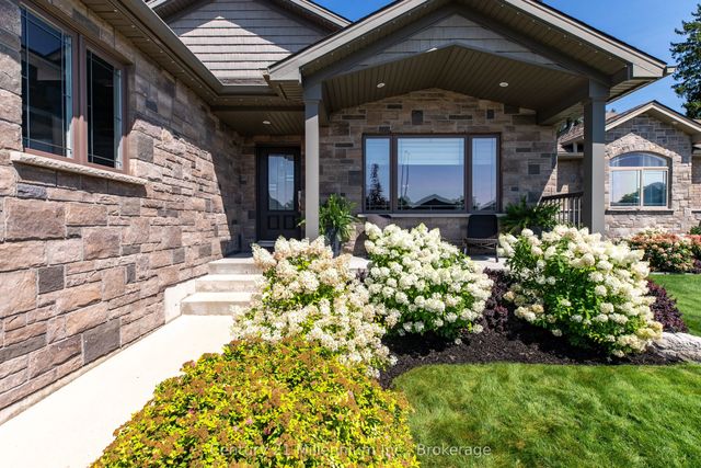 215 Djay Crescent, West Grey