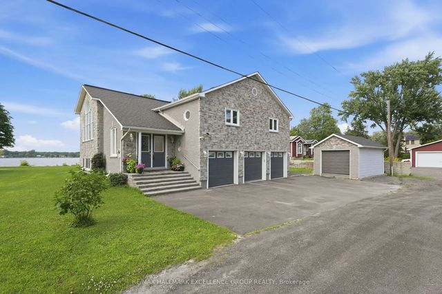 2985 Leo Lane, Orleans - Cumberland and Area