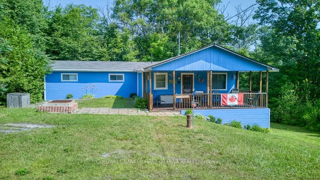 1036 Rossland Lane, Frontenac