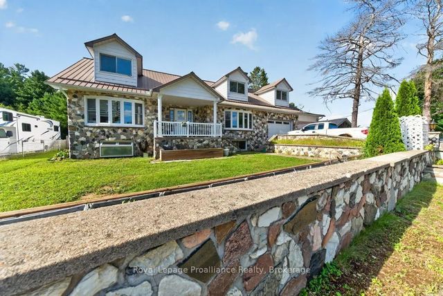 17 West Park Lane/ 32 Tall Pine Road N/a, Addington Highlands