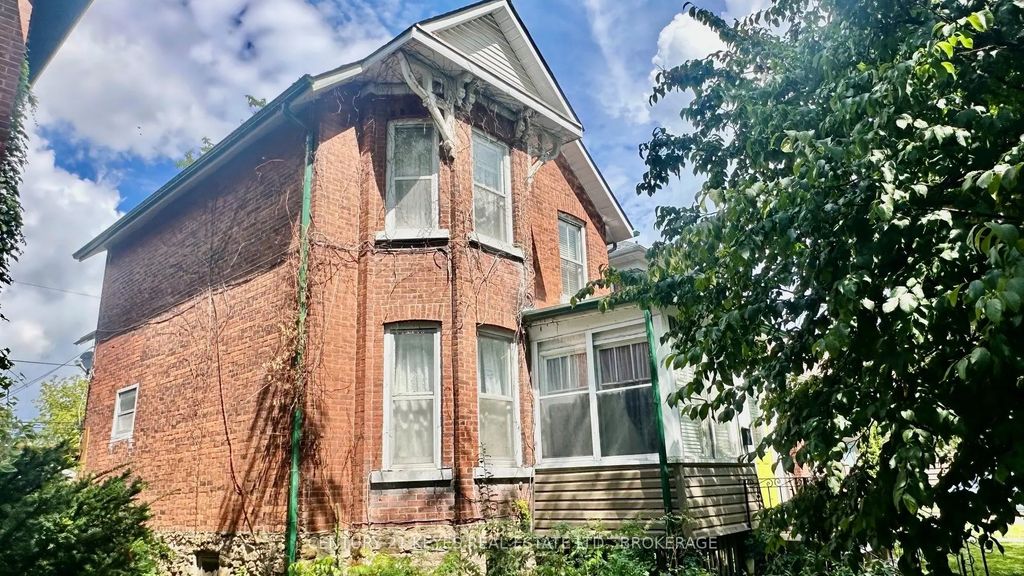216 Brock Street, Gananoque