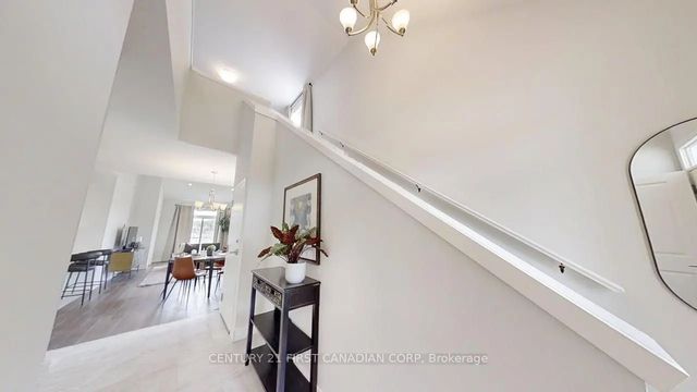 1233 Tulloch Avenue, London South