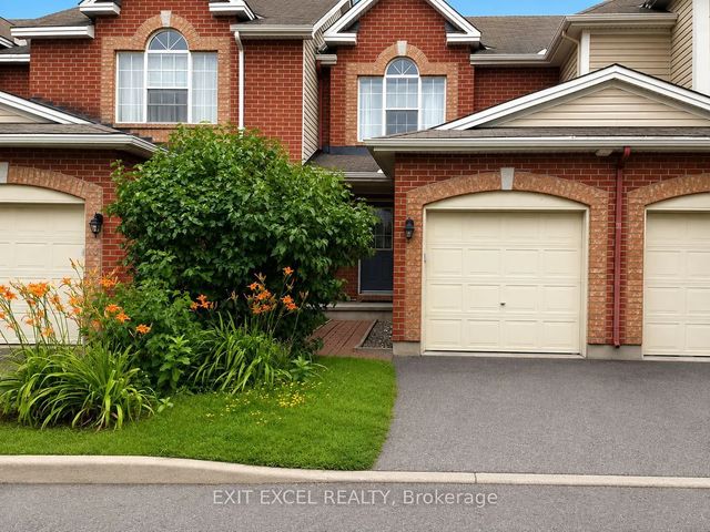 17 Heartleaf Private, Hunt Club - South Keys and Area