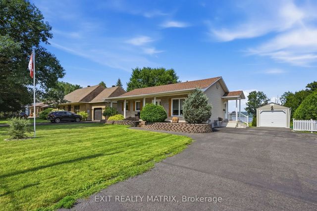 554 Front Road, Champlain