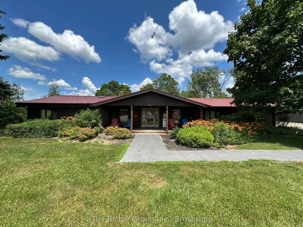 933009 Airport Road 2, Mono