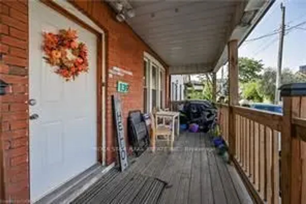 139 Balsam Avenue S, Hamilton