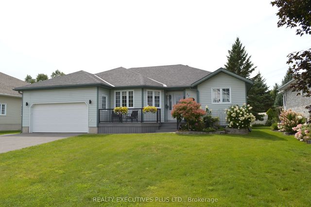 11 Grove Street, South Dundas