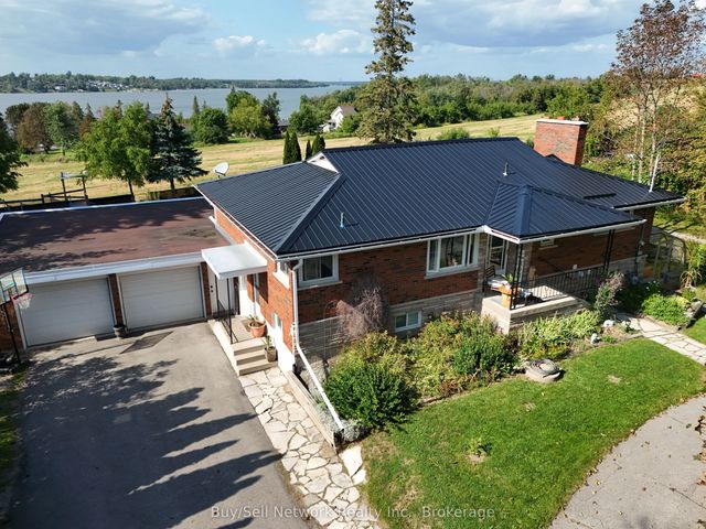 946 8th Line, Selwyn