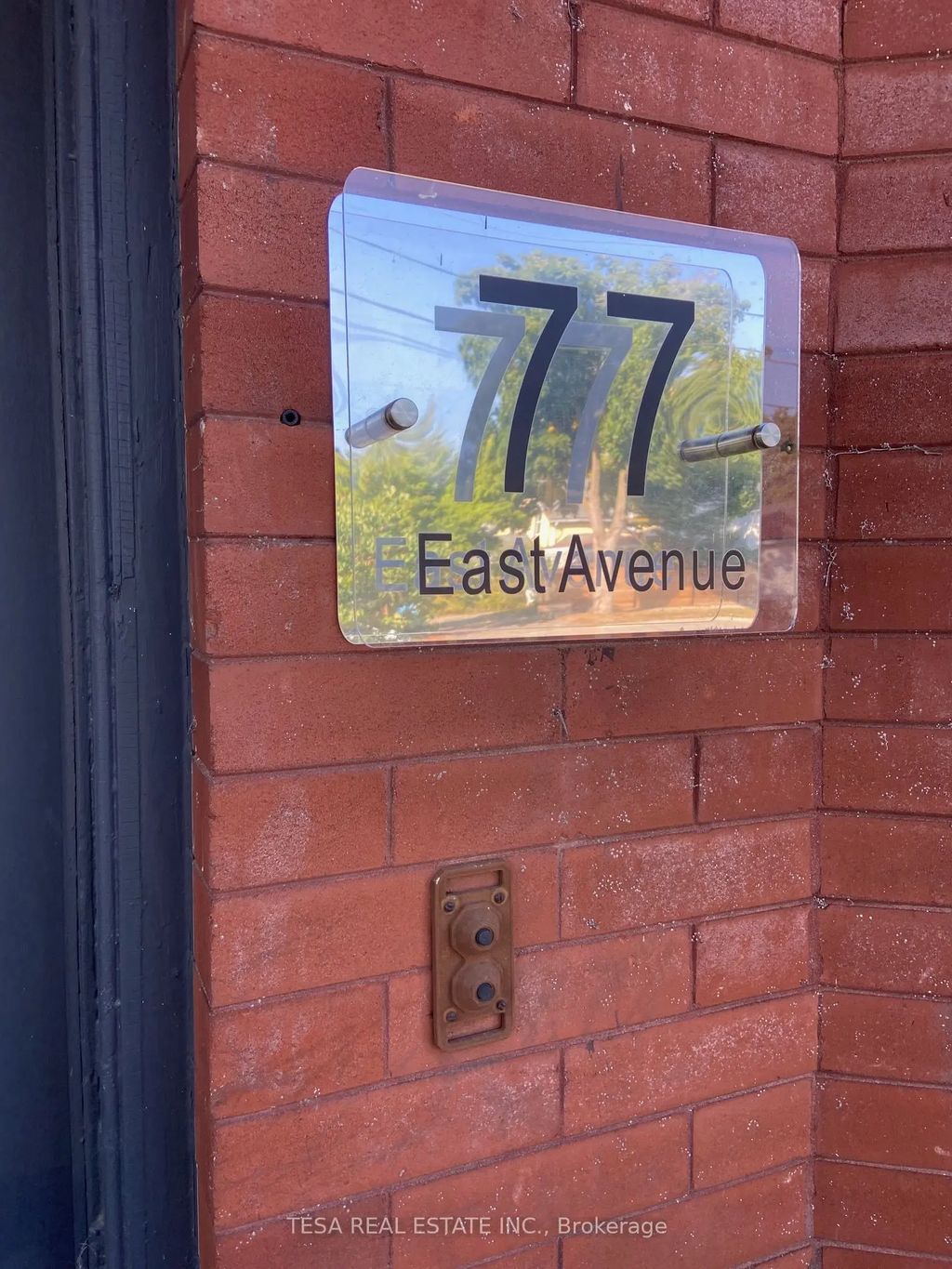 77 East Avenue 4, Brantford