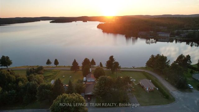 76 Lake Street, South Algonquin