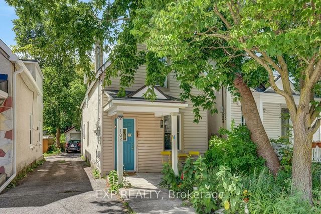 102 Lebreton Street N, West Centre Town
