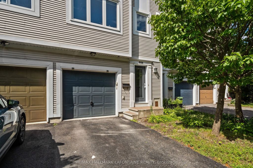 556 Burleigh Private, Cyrville - Carson Grove - Pineview
