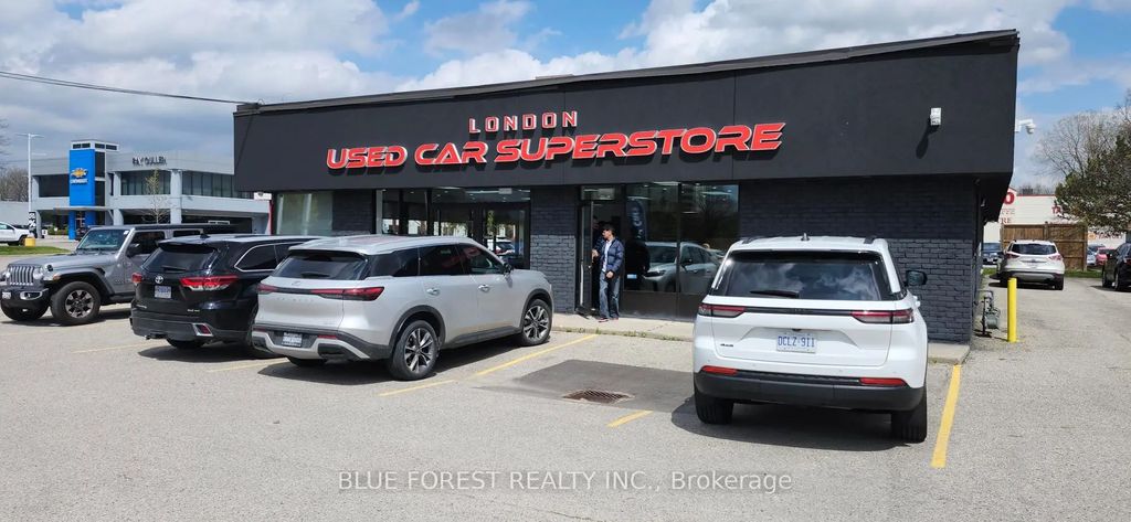 746 Wharncliffe Road S, London South