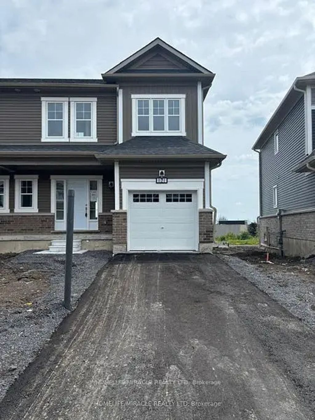 121 Gildersleeve Boulevard, Loyalist
