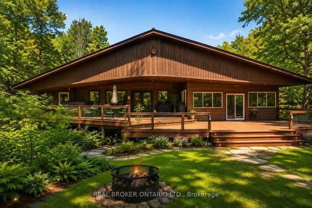 1137 Markinspa Lane, Frontenac