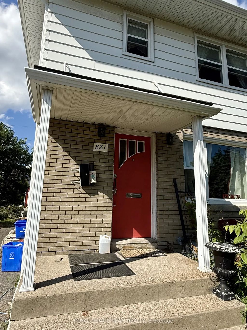 881 Smyth Road, Elmvale Acres and Area