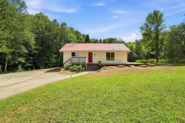 3085 Hadlington Road, Highlands East