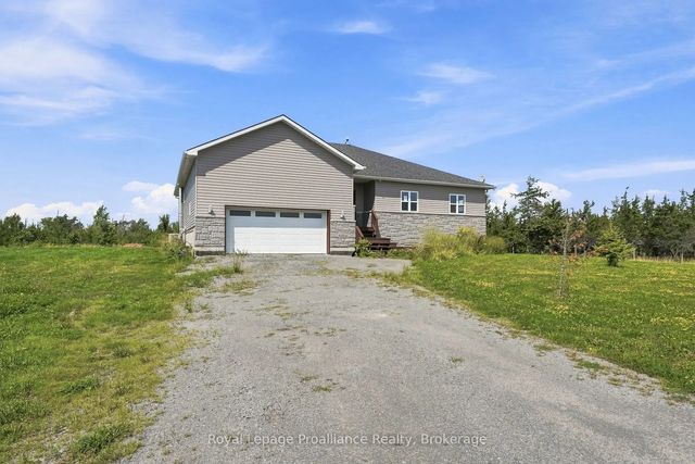 402 Black Road, Prince Edward County