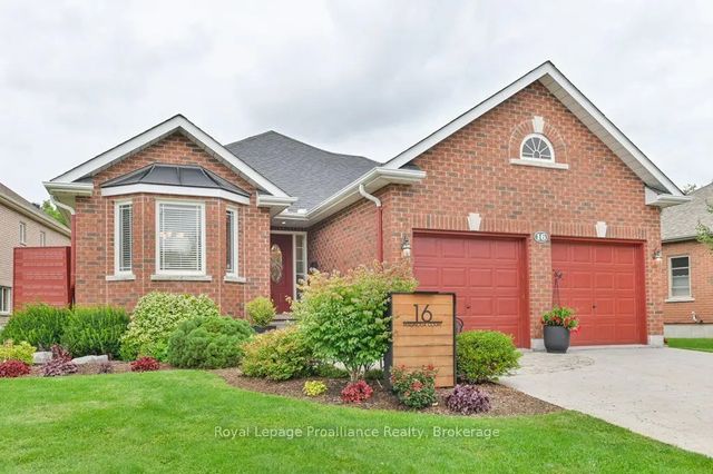 16 Magnolia Court, Belleville