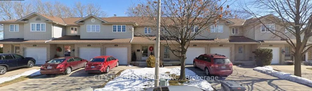 1058 Lexington Circle Upper, Windsor