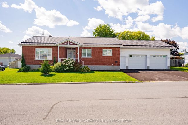 238 Bishop Street S, North Glengarry