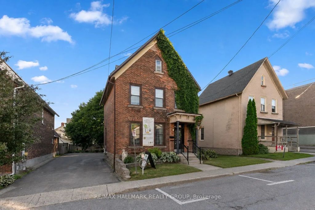 32 St. Andrew Street, Brockville