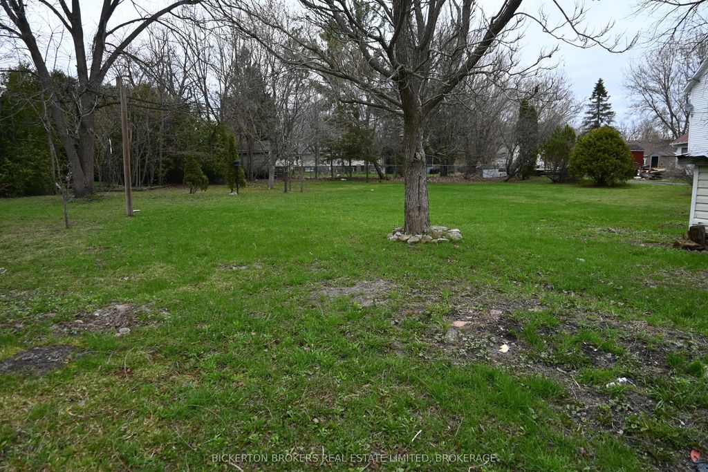 20 Grand Trunk Avenue, Lansdowne Village